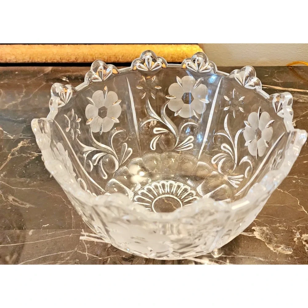 Glass Fruit bowl with frosted flowers